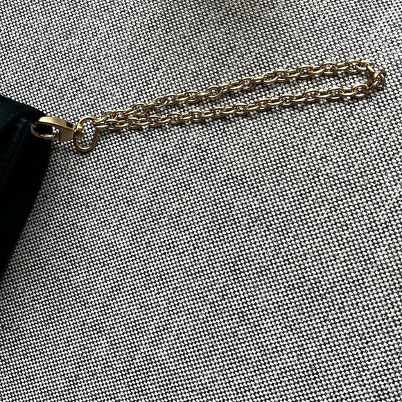 ♟️ Y2K Vintage Circa 2004 Wristlet with Gold Chain handle ✨ - Picture 3 of 15